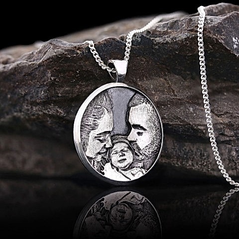 925 Ayar Gümüş Yuvarlak Özel Üretim Resimli Aile Kolye