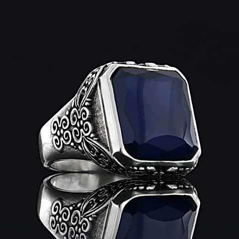 Doğanın En Zarif Mavi Işıltısı, Safir Taşlı Yüzükler, Safir Taşlı Yanları Motifli Gümüş Erkek Yüzük