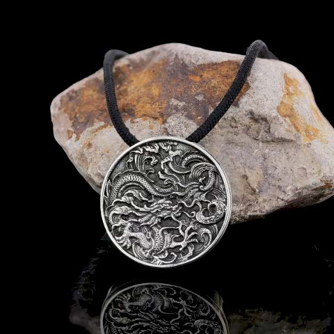 Gümüş Ejderha Kolye