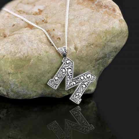 Kadın Üç Boyutlu M Harfli Gümüş ve Gold Kaplama Kolye