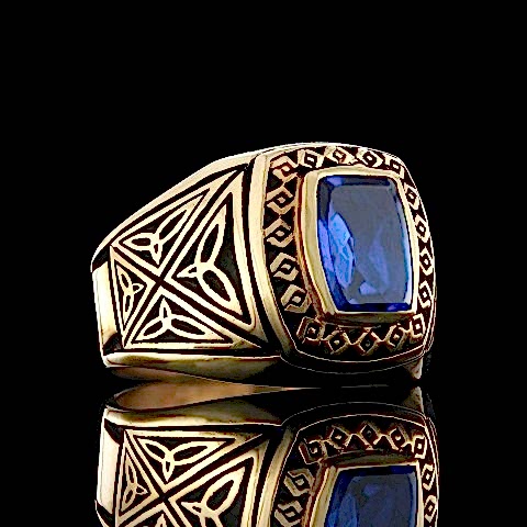 Safir Taşlı Yüzüklerle Hem Şıklığı Hem Anlamı Keşfedin, Simetrik Desen İşlemeli 925 Ayar Gümüş Erkek Safir Yüzük