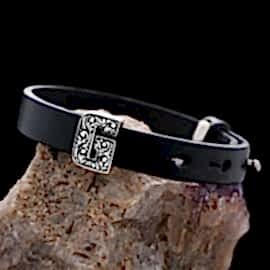 Motifli G Harfi Deri Bileklik