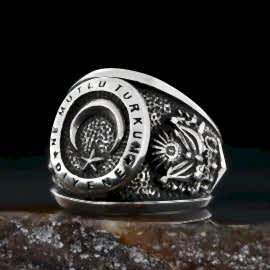 Ne Mutlu Türküm Diyene Ay Yıldız Yüzük